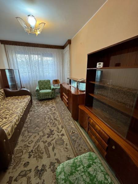 Inchiriez apartament mobilat