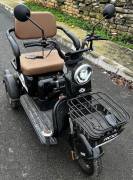 Vând triciclu electric RDB Mini