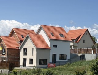 Vand duplex modern, nou, bine construit - Salicea 