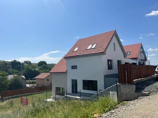 Vand duplex modern, nou, bine construit - Salicea 