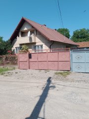 Proprietar privat Vând casă cu grădină generoasă 