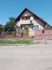Proprietar privat Vând casă cu grădină generoasă 
