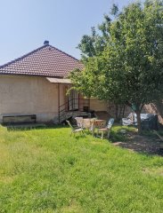 Proprietar privat Vând casă cu grădină generoasă 