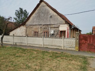 Casa veche din 1955 si teren intravilan 6153 mp