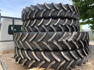 Vand un set de roti complete pt tractor 270/95 R38, Timișoara