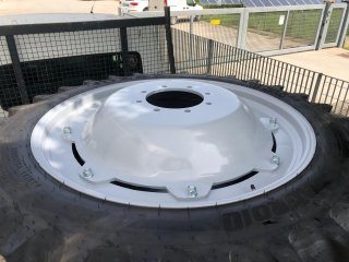 Vand un set de roti complete pt tractor 270/95 R38, Timișoara