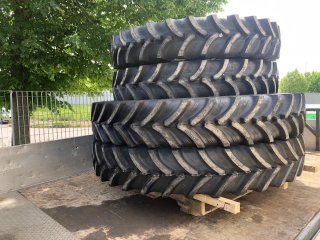 Vand un set de roti complete pt tractor 270/95 R38, Timișoara