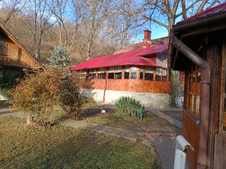 Proprietate deosebită de vânzare – Izvoarele, PH.
