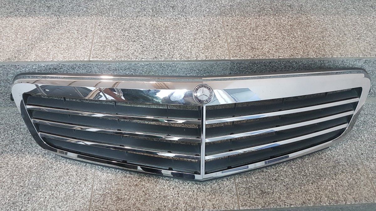 Grila radiator Mercedes Benz Clasa C W204 , Bacu
