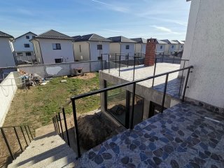 Urgent Vila cu 4 camere, 3 bai, 2 holuri, depozit,