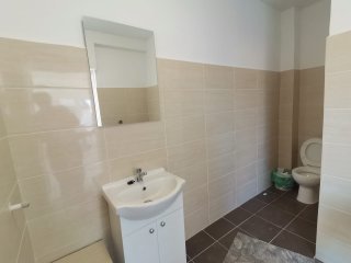 Urgent Vila cu 4 camere, 3 bai, 2 holuri, depozit,