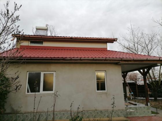 Schimb casa cu toate utilitatile + teren de 648 mp situata in centrul comunei Topraisar cu apartament in Constanta