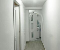 Unirii Calarasilor-Hala Traian  vila etj 1 apt. pt .firme 260 E - 6